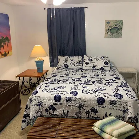Beach Side Studio #2 Apts